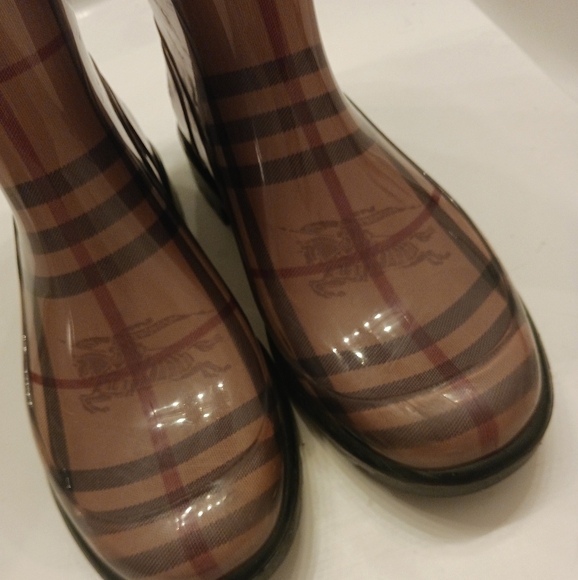 Burberry women's rain boots. - Picture 4 of 12